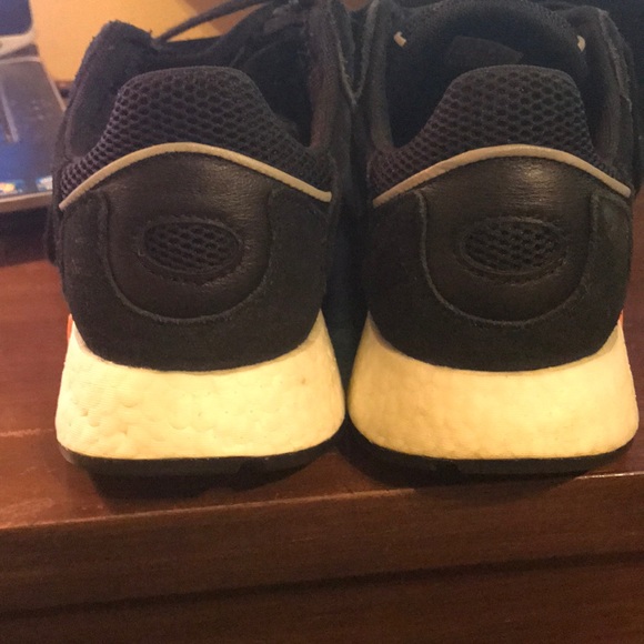 Adidas brand with the 3 stripes - Picture 5 of 8